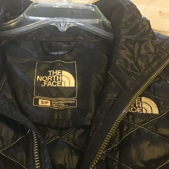 NORTH FACE jacket, black with stitching, zipped front, two side pockets, small - Picture 5 of 12